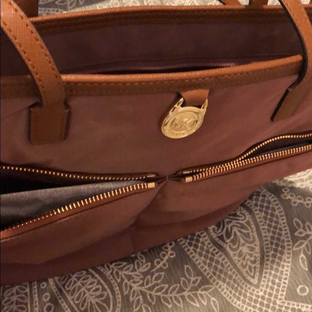 Nwot Authentic Michael Kors Purse - image 4